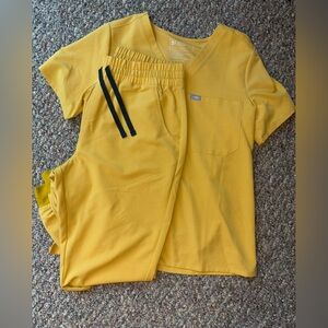 Figs Yellow Scrub Set